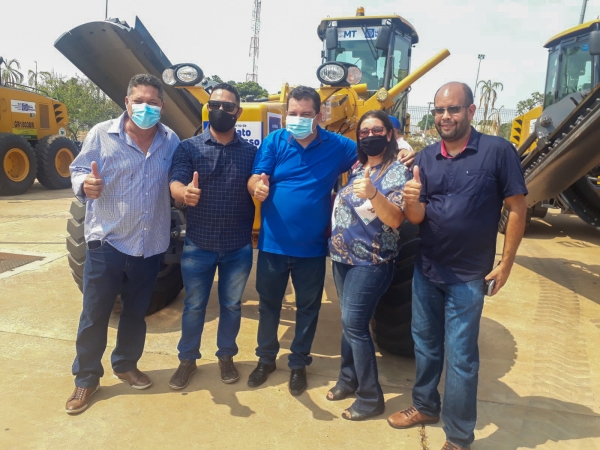 INFRAESTRUTURA | Parceria entre Governo do Estado, Deputado Estadual Nininho e Deputado Wilson Santos l Rende equipamentos  para Acorizal-MT